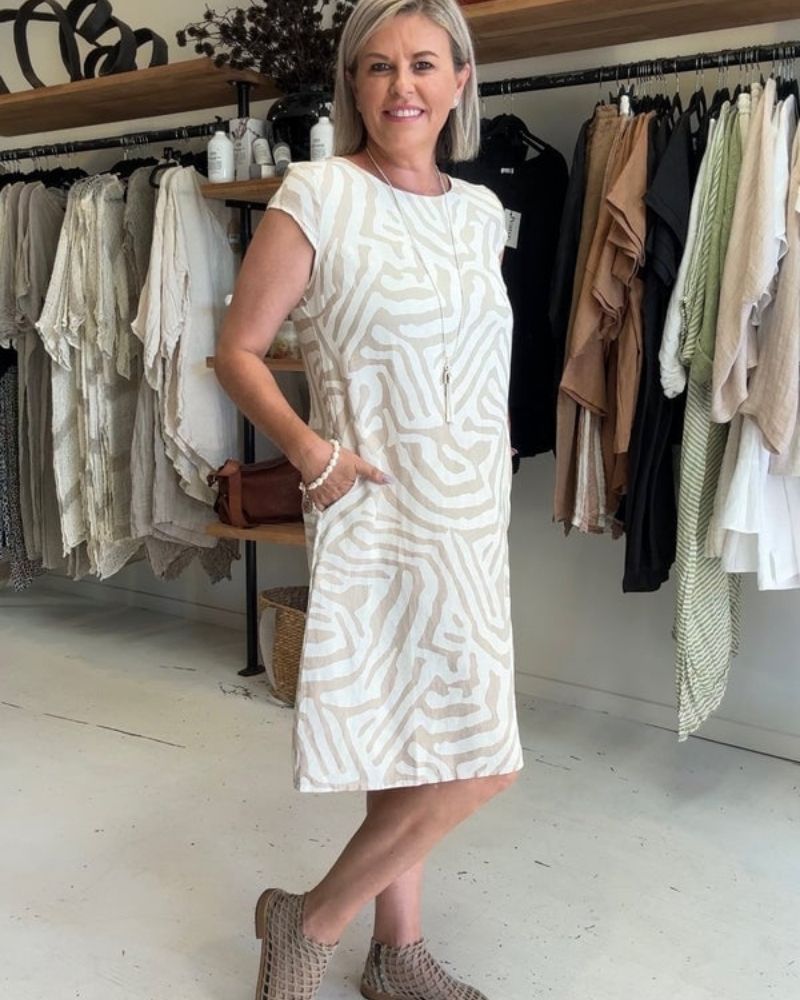 Verity | Dress With a Round Neck and a Beautiful Print