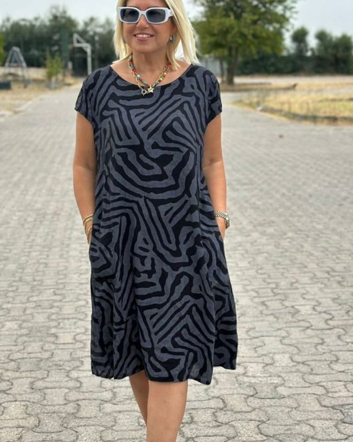 Verity | Dress With a Round Neck and a Beautiful Print
