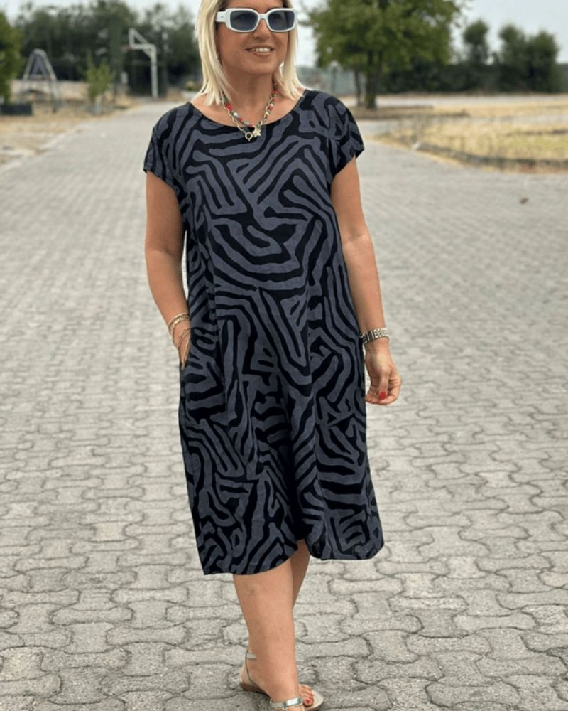 Verity | Dress With a Round Neck and a Beautiful Print