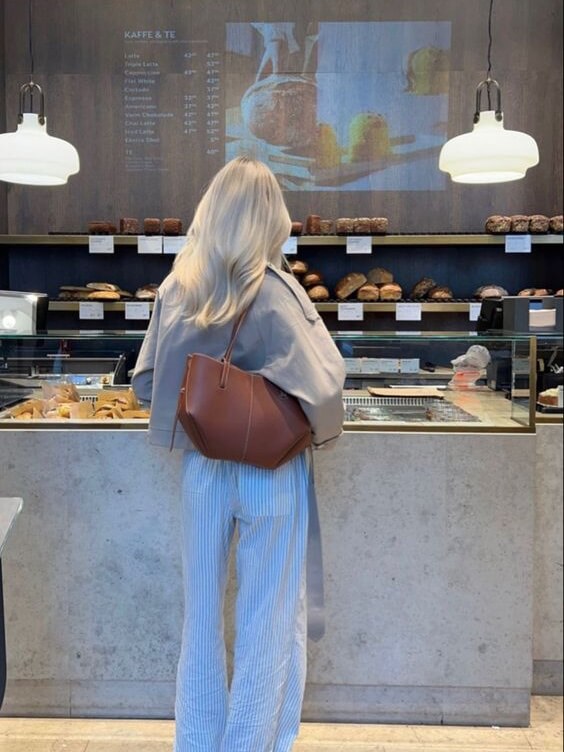 Alice | Shapely Tote Bag With Side Gathers