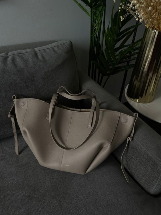 Alice | Shapely Tote Bag With Side Gathers